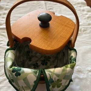 Longaberger 1999 Lots of Love basket